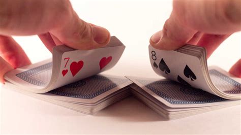 how many decks does baccarat use